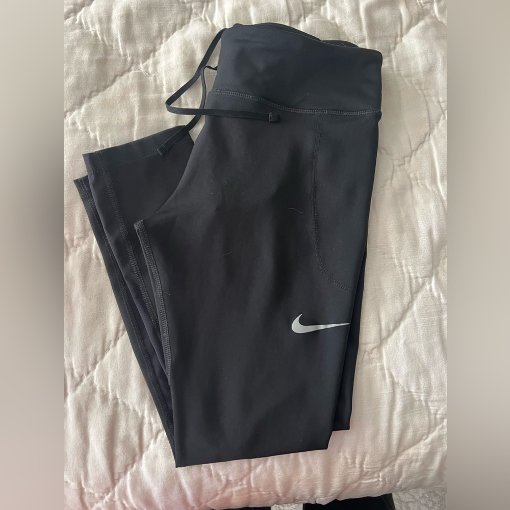 Women’s Nike dri-fit medium